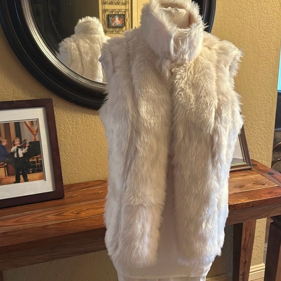 Faux Fur Vest in Cream - Picture 6 of 8